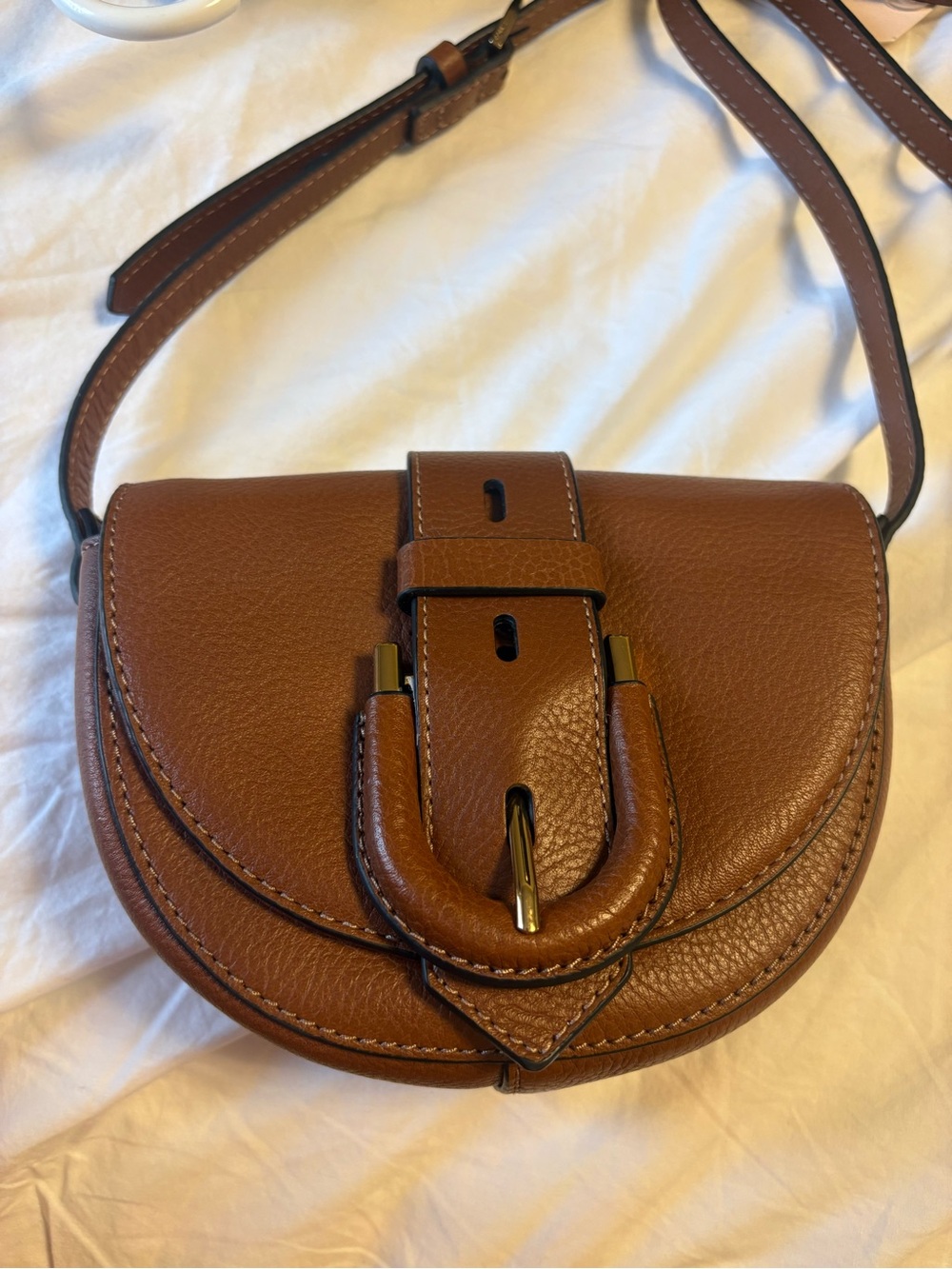 Fossil Tan Pebble Leather
Saddle Crossbody with Gold Hardware